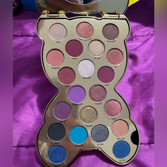 Sephora and Moschino Eyeshadow Palette. - Picture 6 of 11